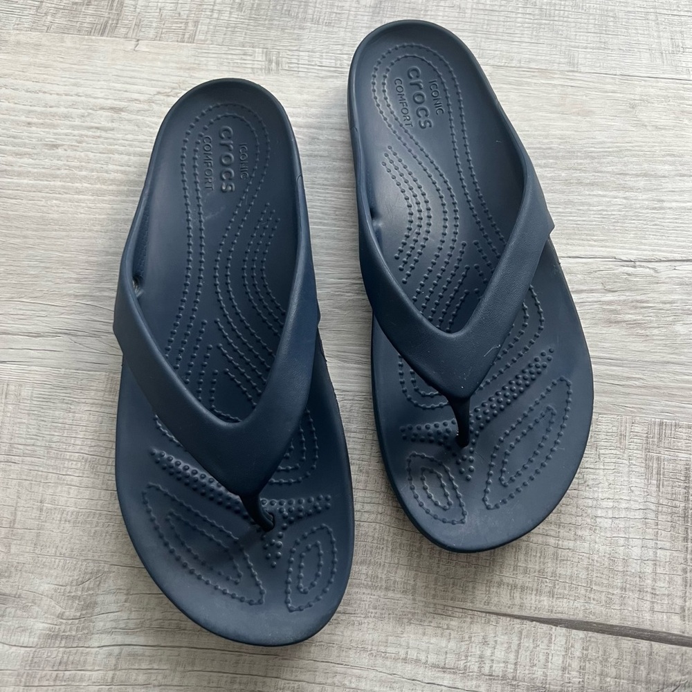 Crocs Women's Kadee II Flip Flop Sandals Navy Blue Pool Shoes Summer Sandals - Picture 2 of 12